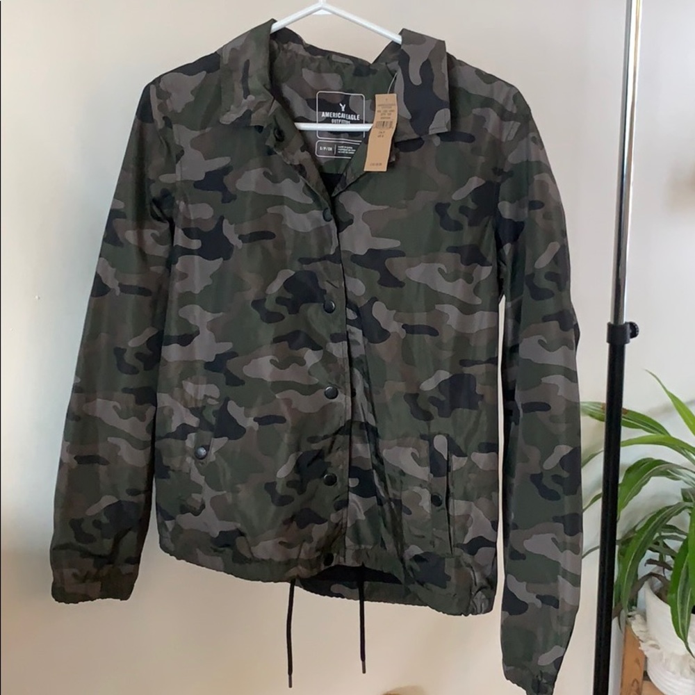 American Eagle camo windbreaker